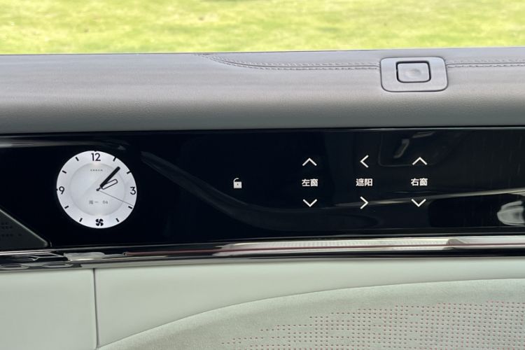 Used Zeekr 009 2024 7-Seater Walk-Through Version Four-Wheel Drive 108 kWh Interior 1