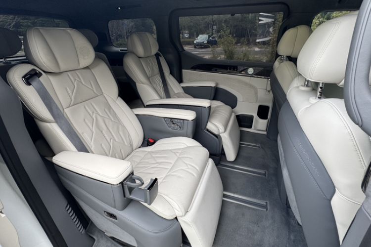 Used Zeekr 009 2024 7-Seater Aisle Version 108 kWh Interior 1