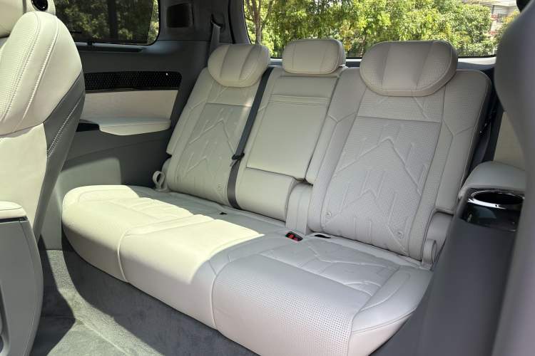 Used Zeekr 009 2024 7-Seater Walk-Through Version Four-Wheel Drive 108 kWh Interior 10
