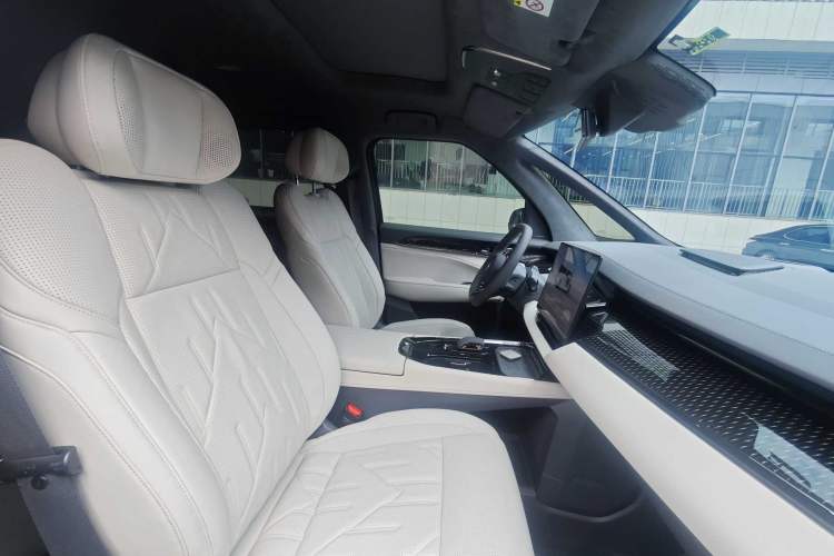 Used Zeekr 009 2024 Six-Seat Executive Version 4WD 108 kWh Interior 10