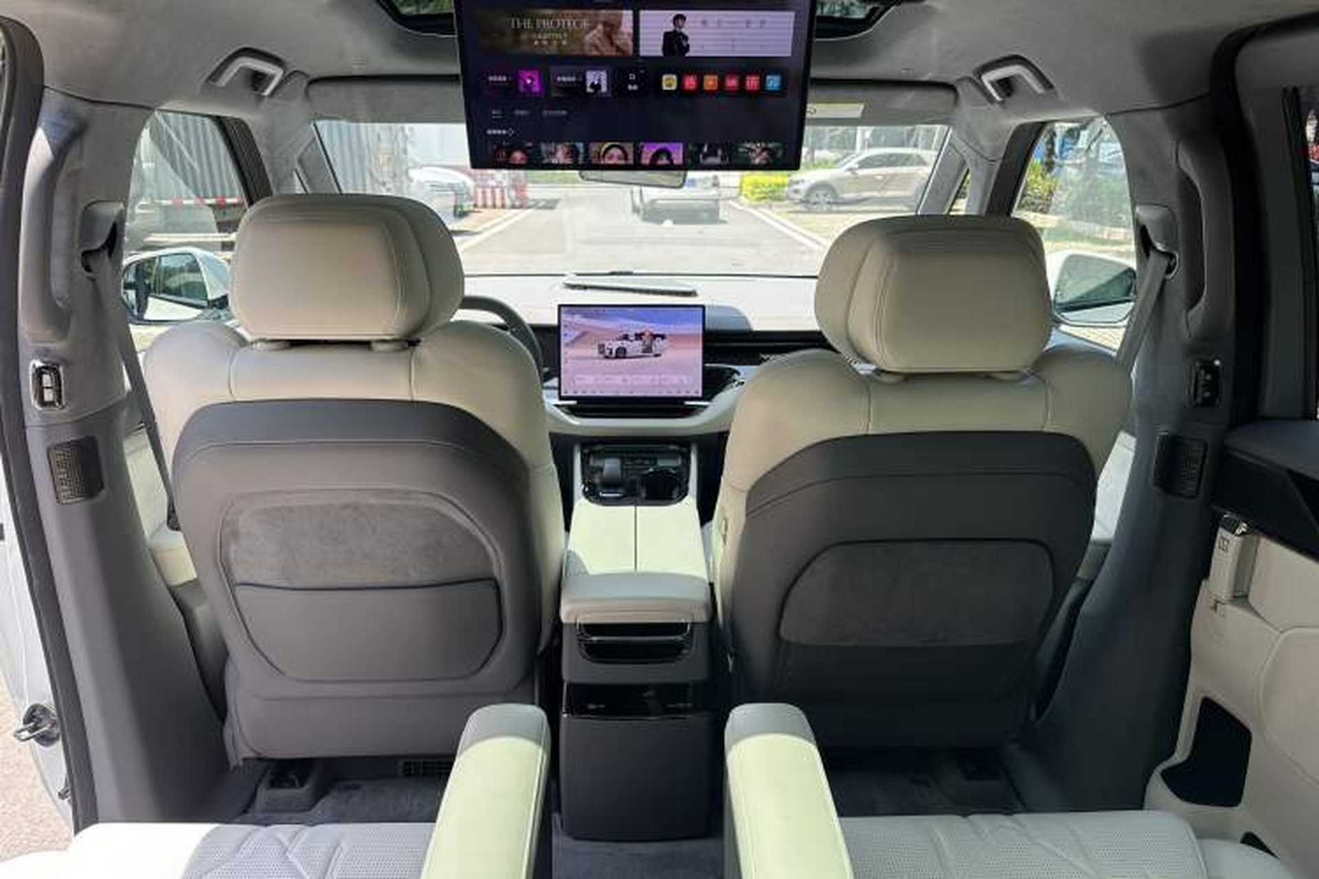 Used Zeekr 009 2024 7-Seater Walk-Through Version Four-Wheel Drive 108 kWh Interior 11