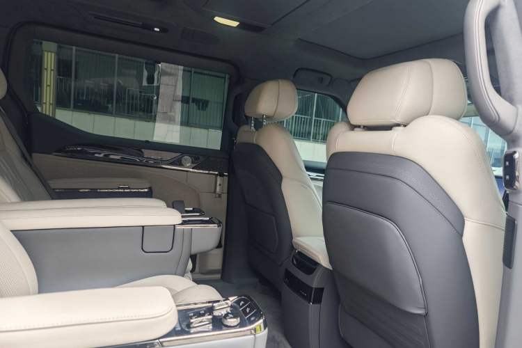 Used Zeekr 009 2024 Six-Seat Executive Version 4WD 108 kWh Interior 11