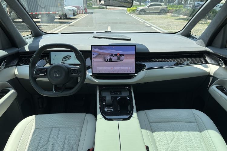 Used Zeekr 009 2024 7-Seater Walk-Through Version Four-Wheel Drive 108 kWh Interior 2