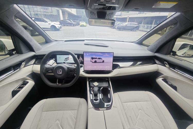 Used Zeekr 009 2024 Six-Seat Executive Version 4WD 108 kWh Interior 2