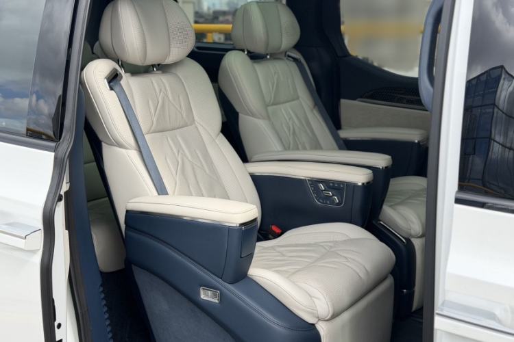 Used Zeekr 009 2024 7-Seater Walk-Through Version Four-Wheel Drive 108 kWh Interior 2