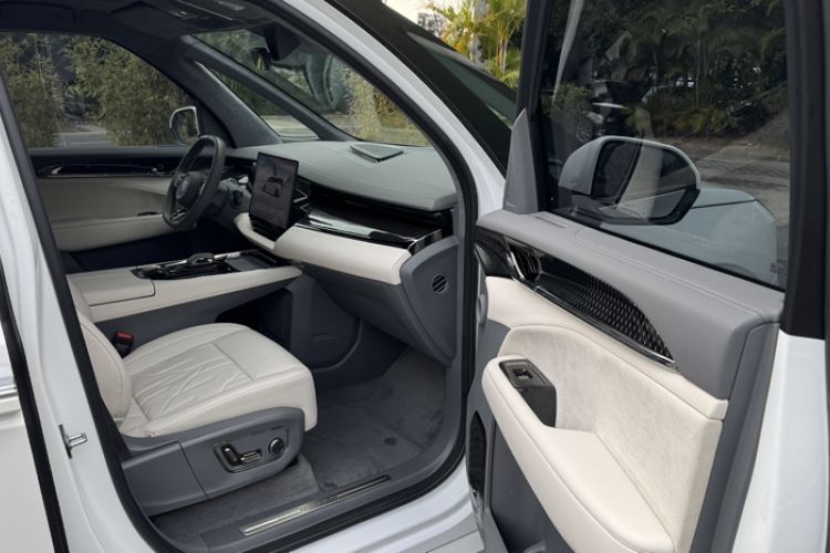 Used Zeekr 009 2024 7-Seater Aisle Version 108 kWh Interior 3