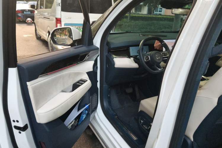 Used Zeekr 009 2024 Six-Seat Executive Version 4WD 108 kWh Interior 3
