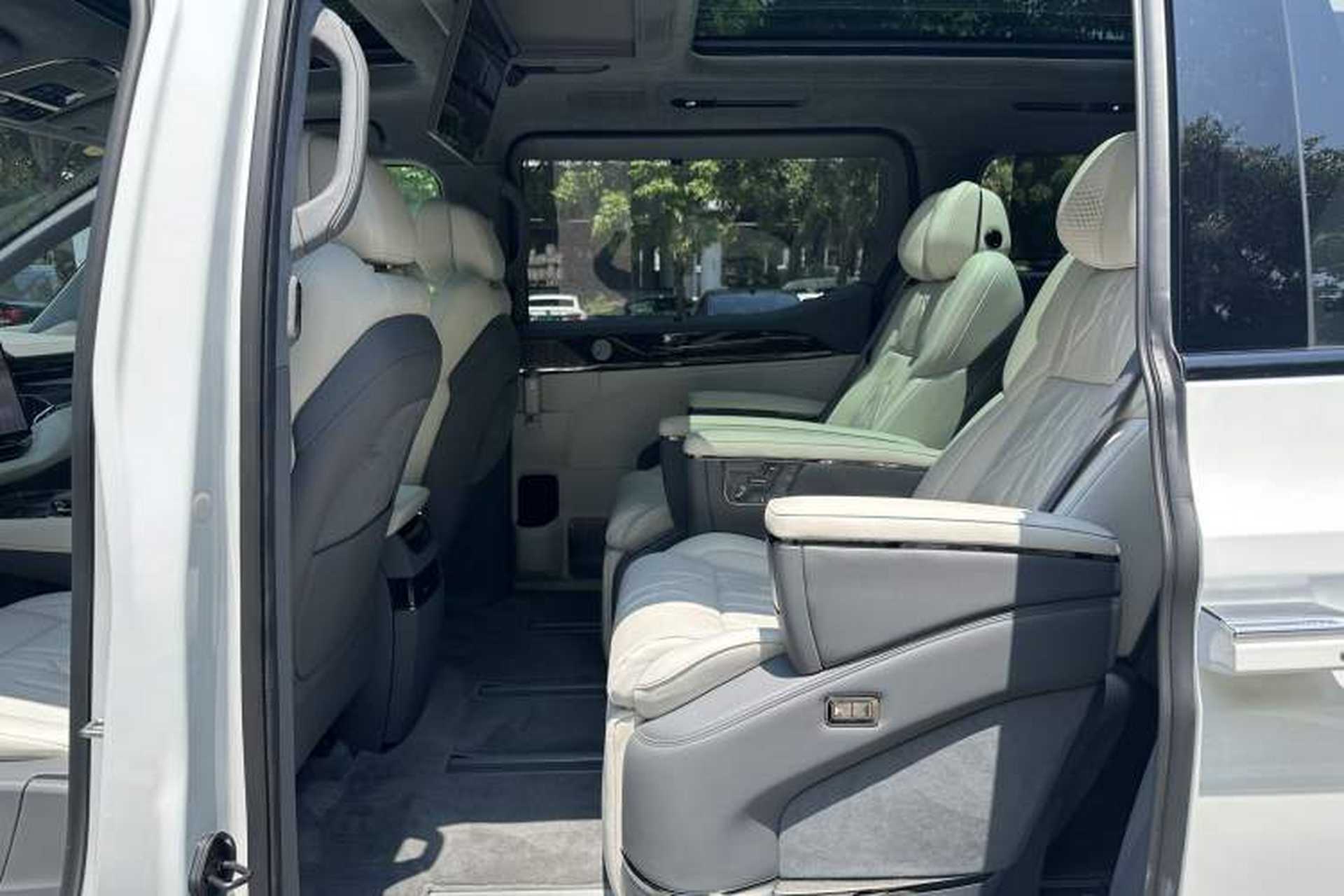 Used Zeekr 009 2024 7-Seater Walk-Through Version Four-Wheel Drive 108 kWh Interior 4
