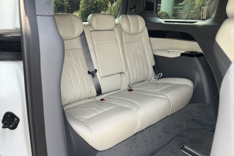 Used Zeekr 009 2024 7-Seater Walk-Through Version Four-Wheel Drive 108 kWh Interior 5