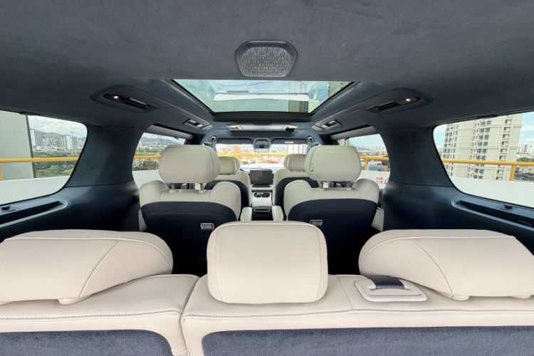 Used Zeekr 009 2024 7-Seater Walk-Through Version Four-Wheel Drive 108 kWh Interior 5