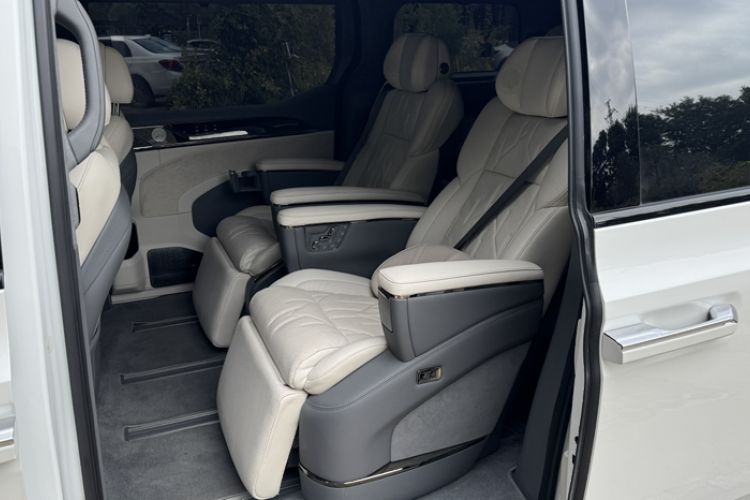 Used Zeekr 009 2024 7-Seater Aisle Version 108 kWh Interior 6