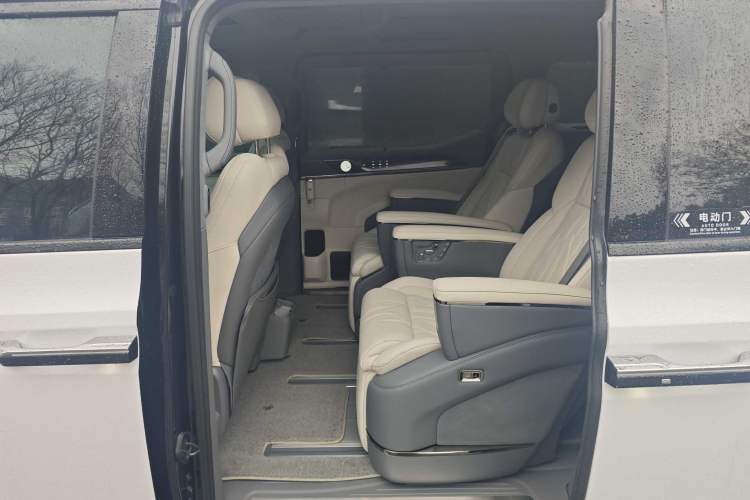 Used Zeekr 009 2024 7-Seater Aisle Version 108 kWh Interior 6