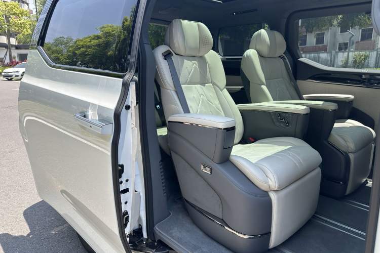 Used Zeekr 009 2024 7-Seater Walk-Through Version Four-Wheel Drive 108 kWh Interior 7