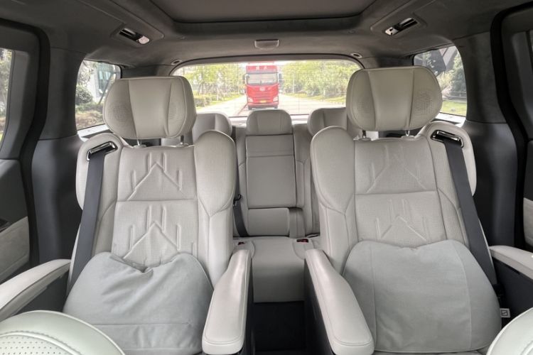 Used Zeekr 009 2024 7-Seater Walk-Through Version Four-Wheel Drive 108 kWh Interior 7