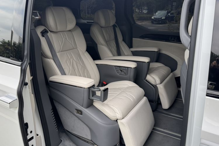 Used Zeekr 009 2024 7-Seater Aisle Version 108 kWh Interior 8