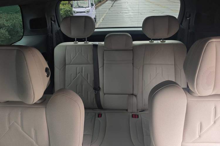 Used Zeekr 009 2024 7-Seater Aisle Version 108 kWh Interior 8