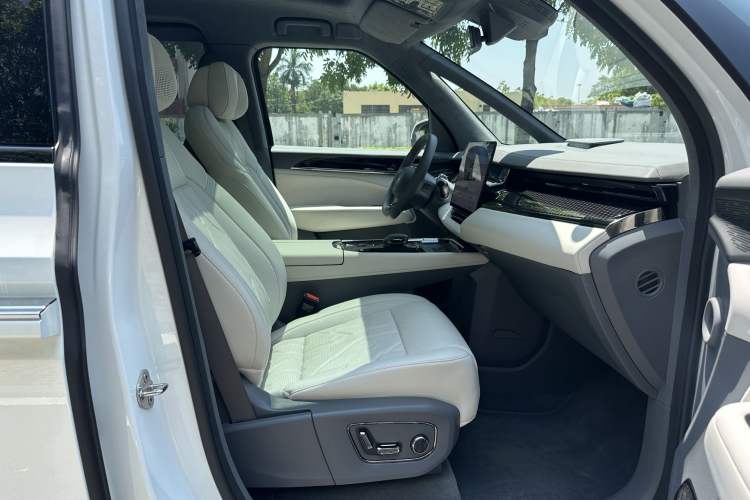 Used Zeekr 009 2024 7-Seater Walk-Through Version Four-Wheel Drive 108 kWh Interior 9