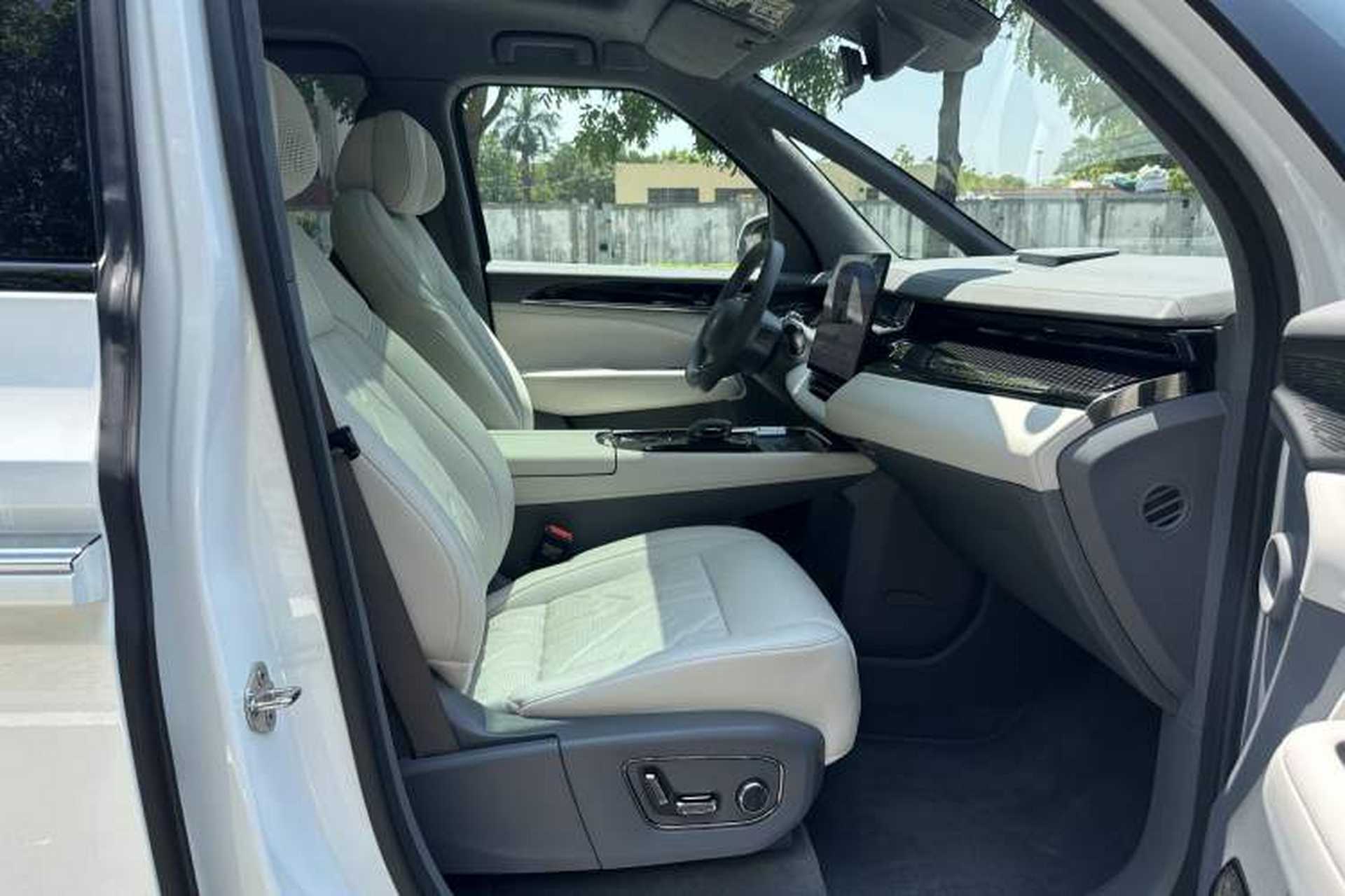Used Zeekr 009 2024 7-Seater Walk-Through Version Four-Wheel Drive 108 kWh Interior 9