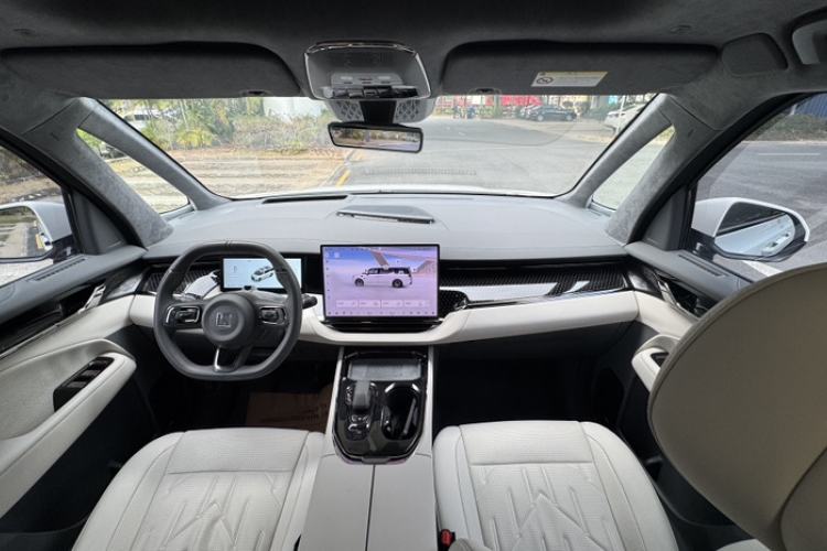 Used Zeekr 009 2024 7-Seater Aisle Version 108 kWh Interior 9