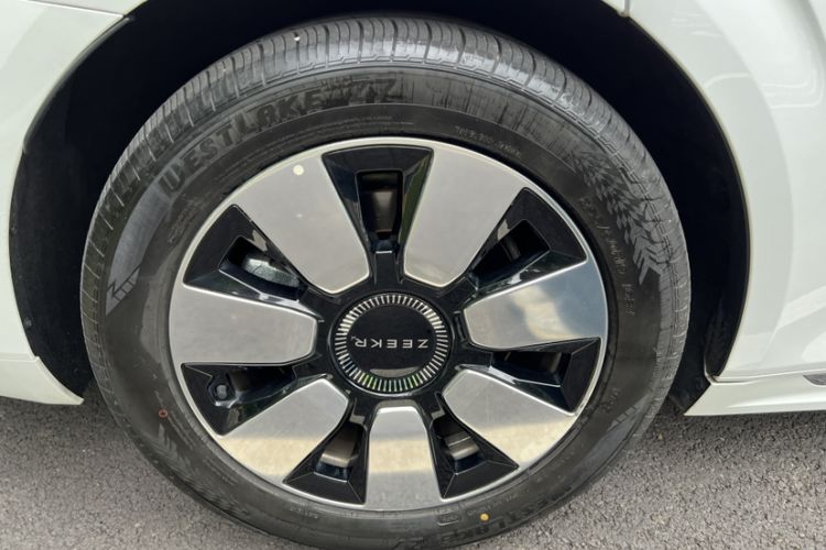 Used Zeekr 009 2024 Six-Seat Executive Version 4WD 108 kWh Interior 9