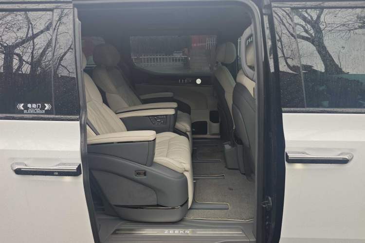 Used Zeekr 009 2024 7-Seater Aisle Version 108 kWh Interior 9