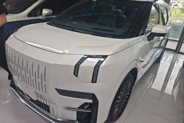 Used Zeekr 009 2024 Six-Seat Executive Version 4WD 108 kWh
