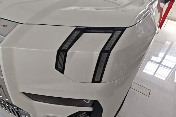 Used Zeekr 009 2024 7-Seater Walk-Through Version Four-Wheel Drive 108 kWh Left Front Headlight