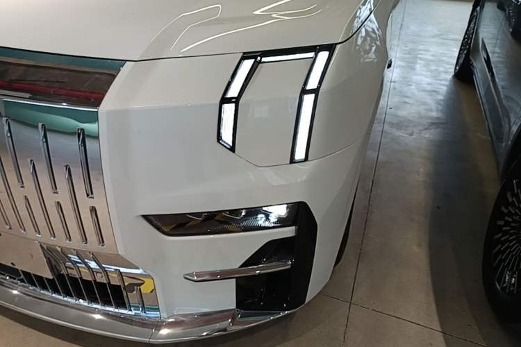 Used Zeekr 009 2024 7-Seater Walk-Through Version Four-Wheel Drive 108 kWh Left Front Headlight