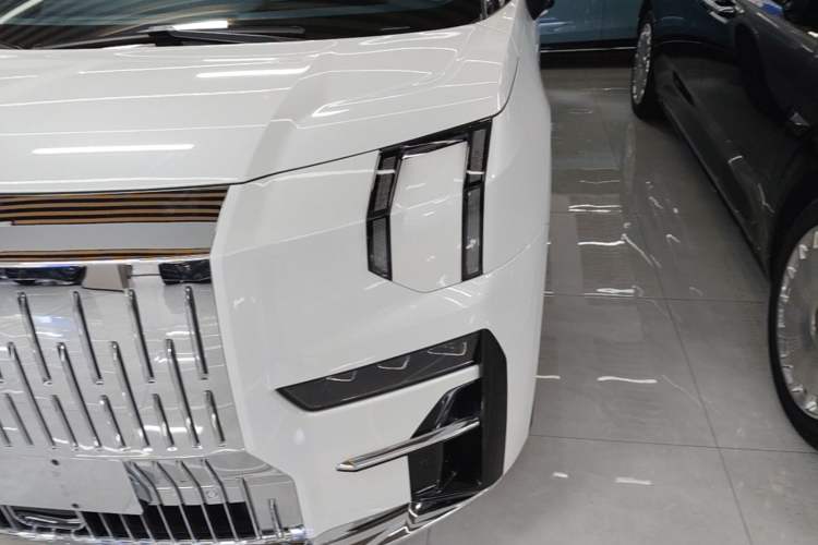 Used Zeekr 009 2024 7-Seater Walk-Through Version Four-Wheel Drive 108 kWh Left Front Headlight
