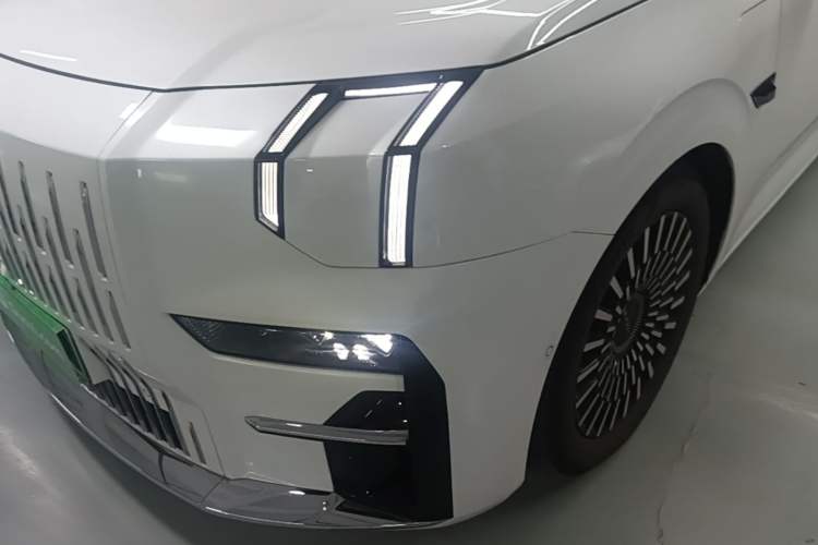 Used Zeekr 009 2024 7-Seater Aisle Version 108 kWh Left Front Headlight
