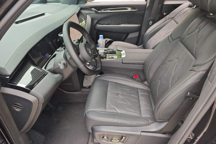 Used Zeekr 009 2024 7-Seater Walk-Through Version Four-Wheel Drive 108 kWh Left Front Seat