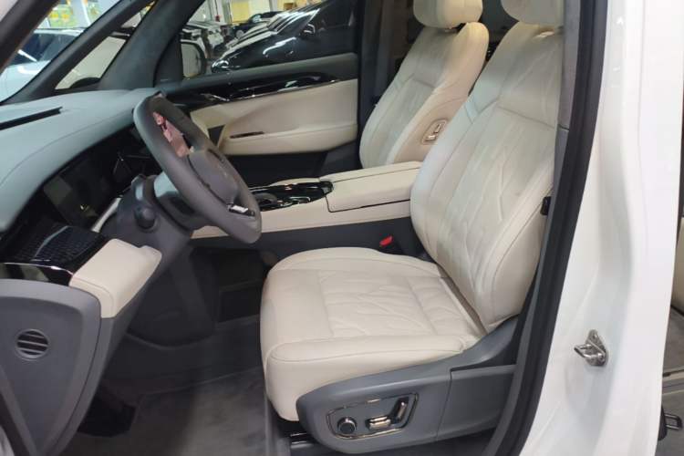 Used Zeekr 009 2024 Six-Seat Executive Version 4WD 108 kWh Left Front Seat
