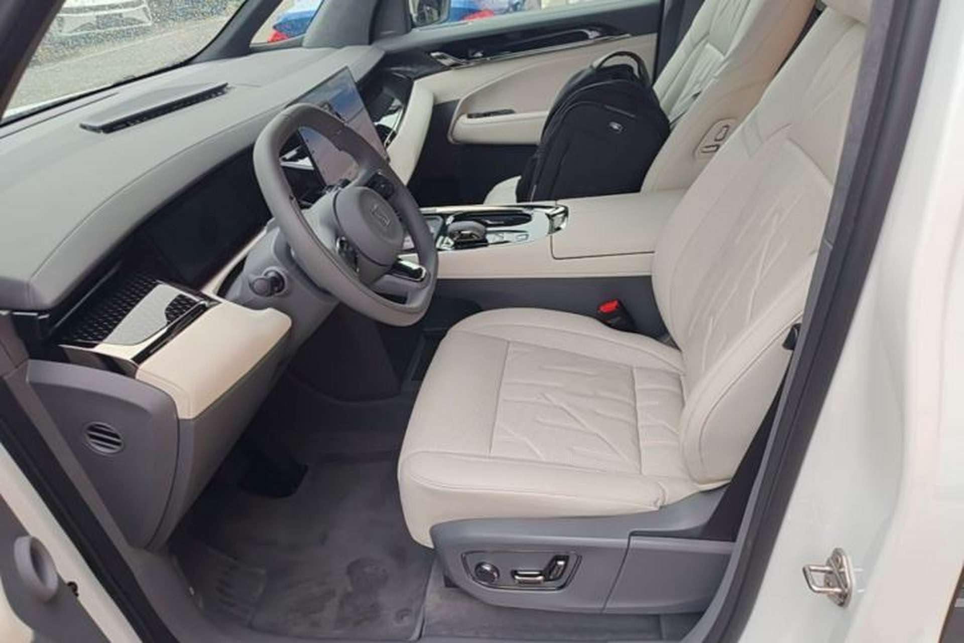 Used Zeekr 009 2024 7-Seater Walk-Through Version Four-Wheel Drive 108 kWh Left Front Seat