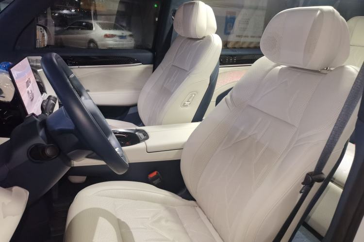 Used Zeekr 009 2024 Six-Seat Executive Version 4WD 108 kWh Left Front Seat