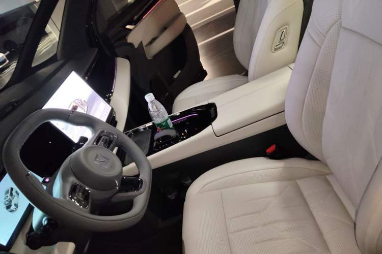 Used Zeekr 009 2024 7-Seater Aisle Version 108 kWh Left Front Seat