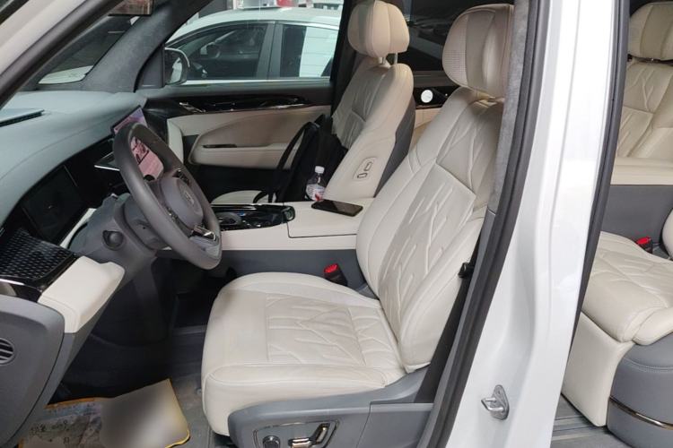Used Zeekr 009 2024 Six-Seat Executive Version 4WD 108 kWh Left Front Seat