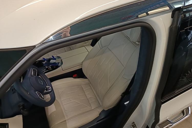 Used Zeekr 009 2024 7-Seater Walk-Through Version Four-Wheel Drive 108 kWh Left Front Seat
