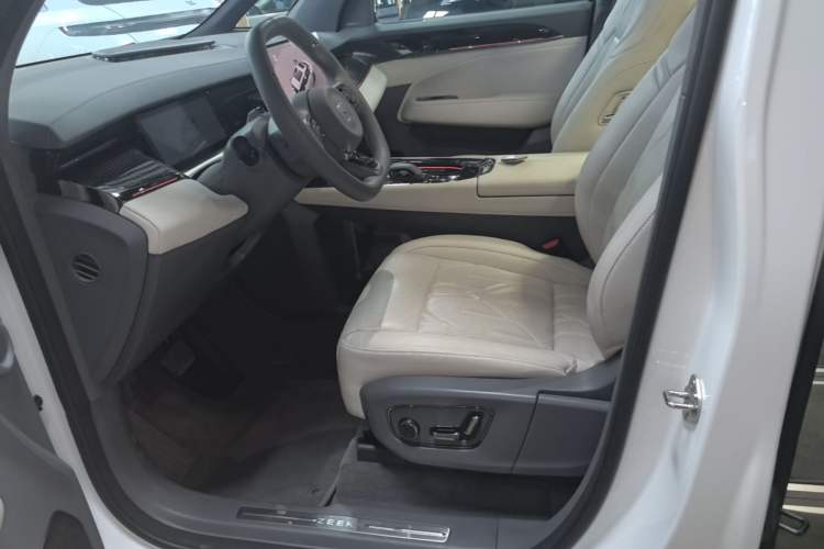 Used Zeekr 009 2024 Six-Seat Executive Version 4WD 108 kWh Left Front Seat