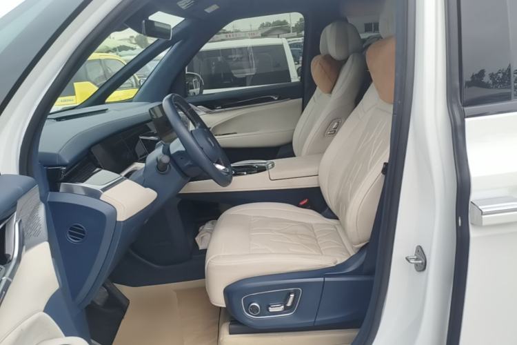 Used Zeekr 009 2024 Six-Seat Executive Version 4WD 140 kWh Left Front Seat