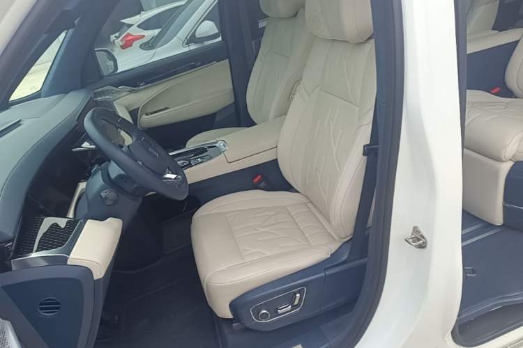 Used Zeekr 009 2024 Six-Seat Executive Version 4WD 108 kWh Left Front Seat
