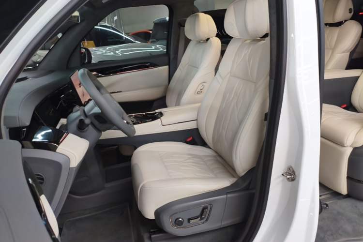 Used Zeekr 009 2024 Six-Seat Executive Version 4WD 108 kWh Left Front Seat