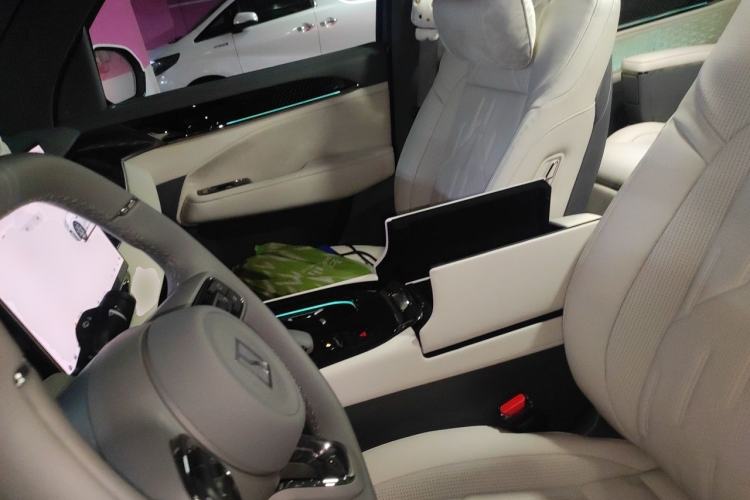 Used Zeekr 009 2024 7-Seater Aisle Version 108 kWh Left Front Seat