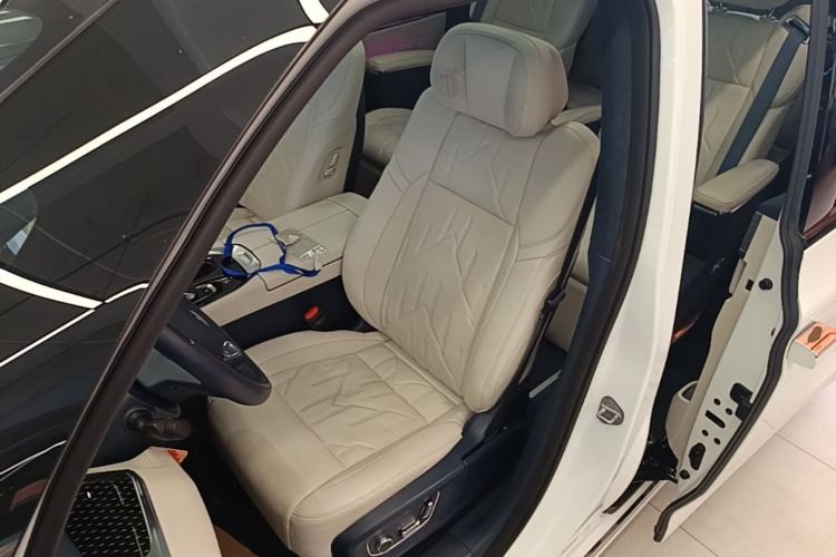 Used Zeekr 009 2024 7-Seater Walk-Through Version Four-Wheel Drive 108 kWh Left Front Seat