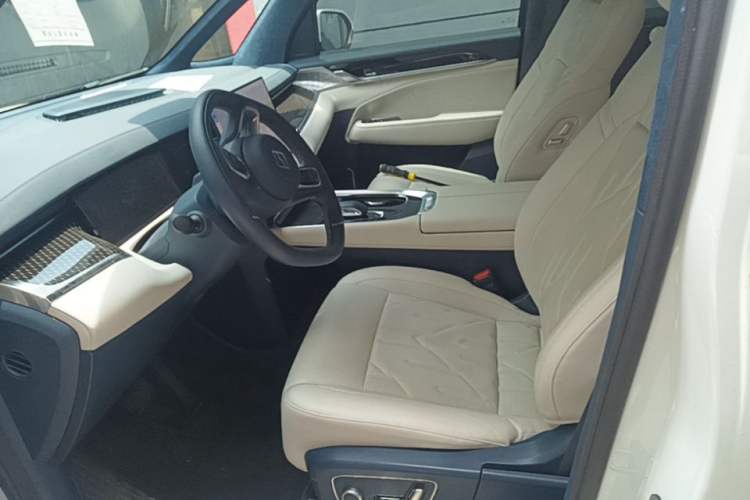 Used Zeekr 009 2024 Six-Seat Executive Version 4WD 108 kWh Left Front Seat