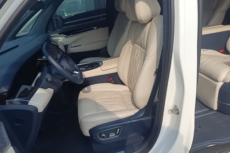 Used Zeekr 009 2024 Six-Seat Executive Version 4WD 108 kWh Left Front Seat