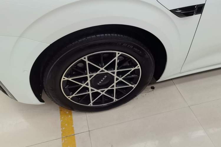 Used Zeekr 009 2024 Six-Seat Executive Version 4WD 108 kWh Left Front Wheel Hub