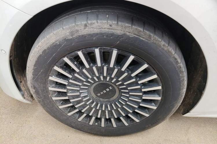 Used Zeekr 009 2024 Six-Seat Executive Version 4WD 108 kWh Left Front Wheel Hub