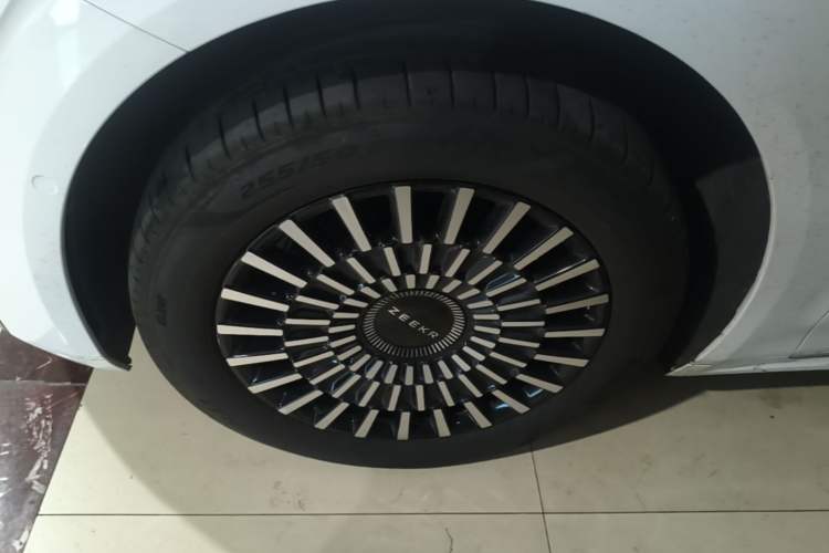Used Zeekr 009 2024 Six-Seat Executive Version 4WD 140 kWh Left Front Wheel Hub