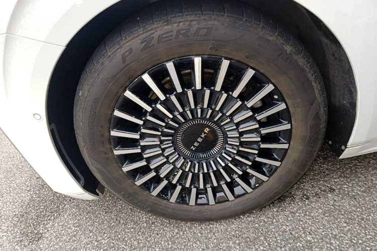 Used Zeekr 009 2024 Six-Seat Executive Version 4WD 108 kWh Left Front Wheel Hub