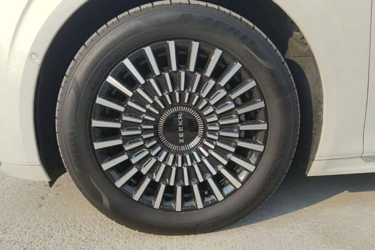 Used Zeekr 009 2024 7-Seater Walk-Through Version Four-Wheel Drive 108 kWh Left Front Wheel Hub